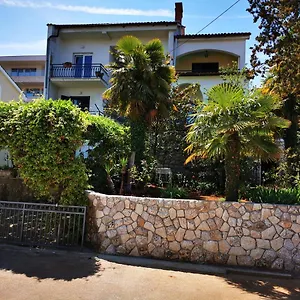 Dasek Ii, Apartment